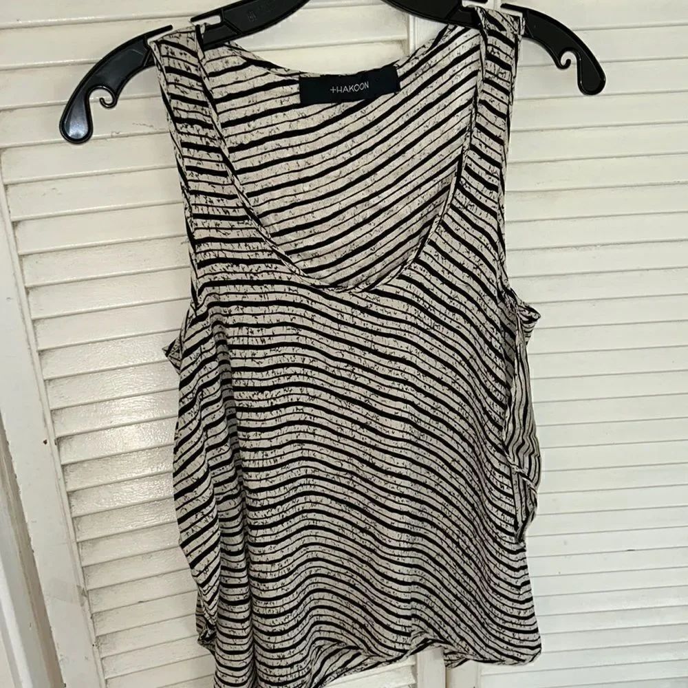Breezy 🌴 Silk Tank Hi Lo Chic & Polished Jet ✈️ ready Black & White 🦓 Neutral